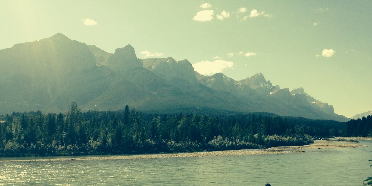 DeannePeet's profile banner image