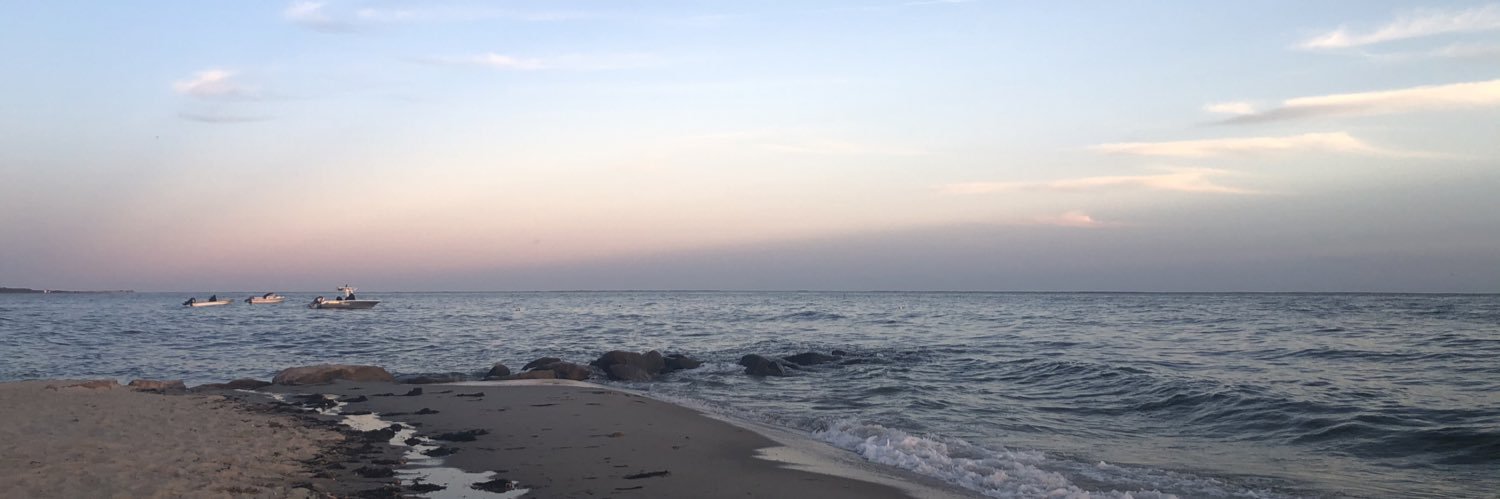 em_post22's profile banner image
