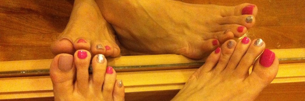 Theloveoflongtoes banner