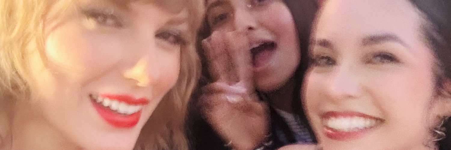analiSWIFT's profile banner image