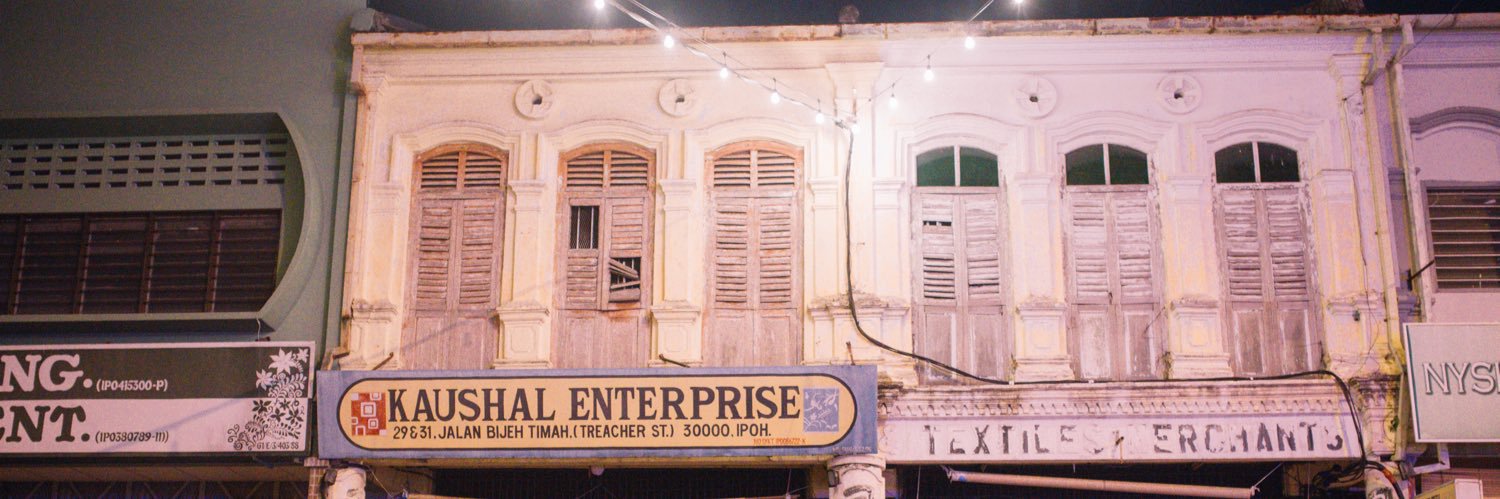 nasrinroslan's profile banner image