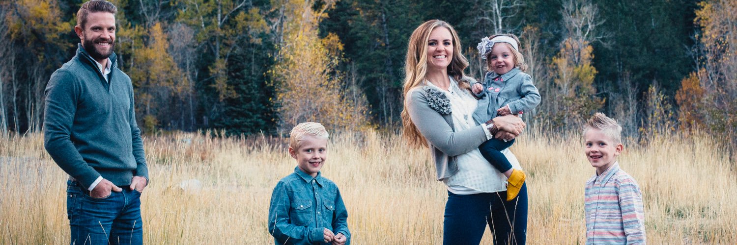 AmberHansen0112's profile banner image
