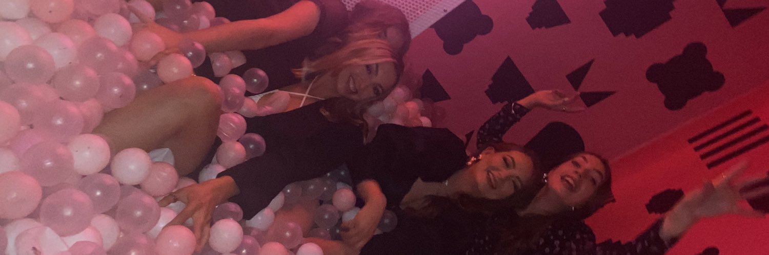amybrycex's profile banner image