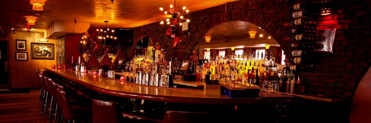 Lucky's Lounge banner