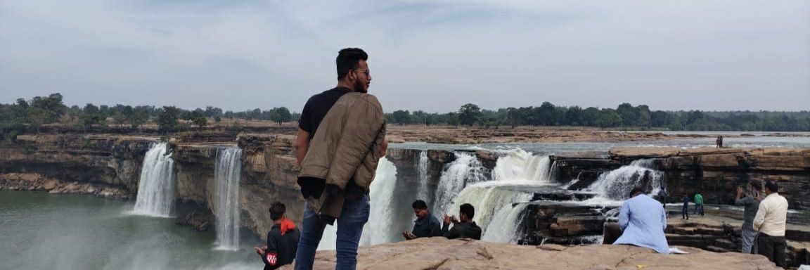 shaanchisti's profile banner image
