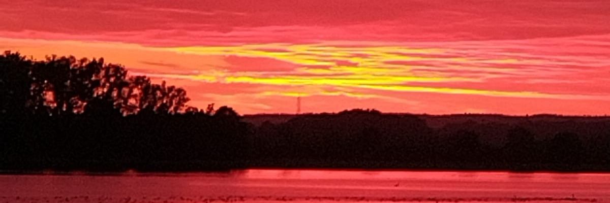 areshello's profile banner image