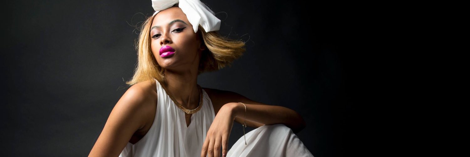 QueenFoxii's profile banner image