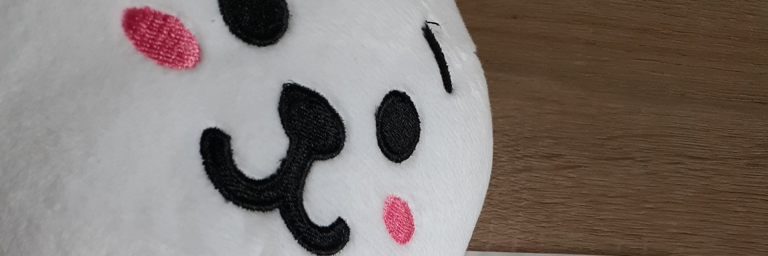 Lenaklins's profile banner image