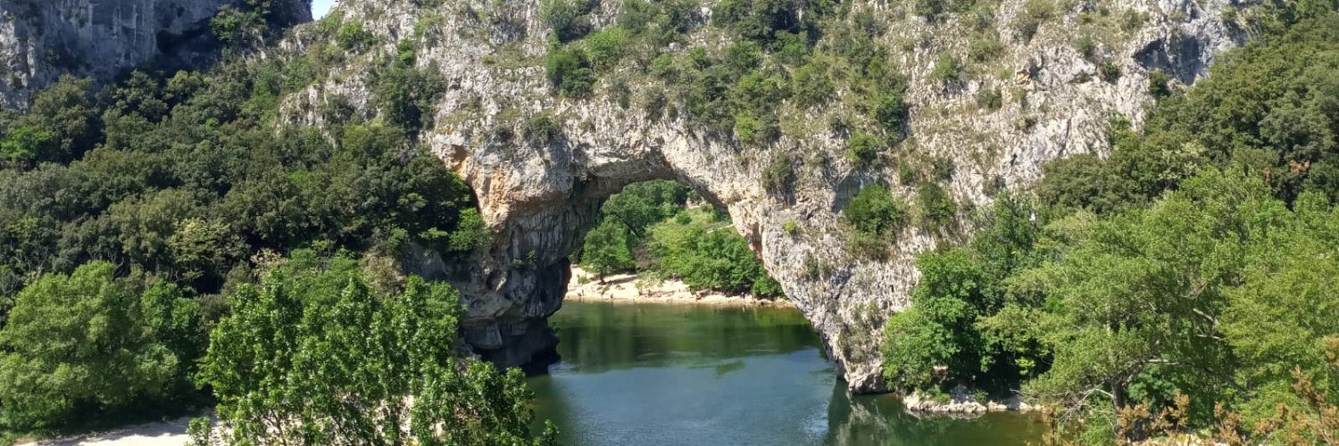 Salomé León Lligoña banner