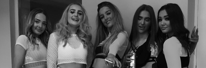 hollie💛 banner
