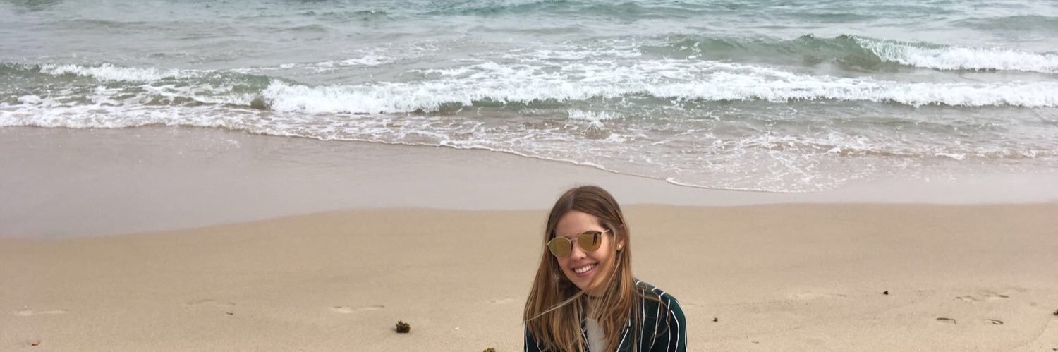 larapomares's profile banner image