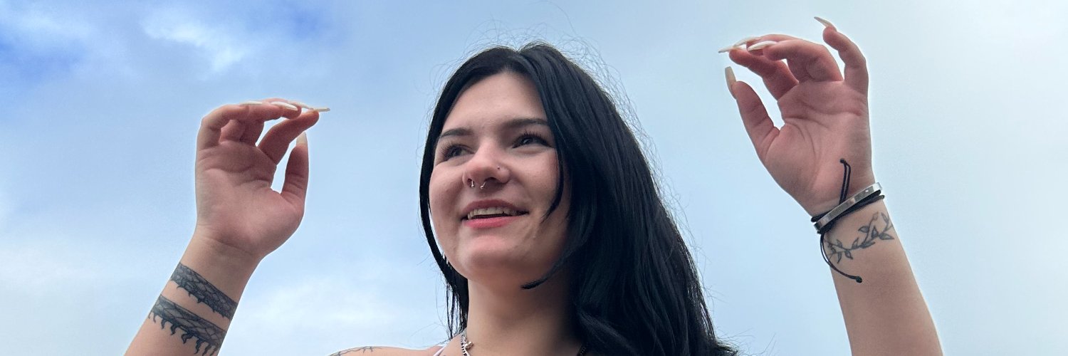 reneaskiss's profile banner image