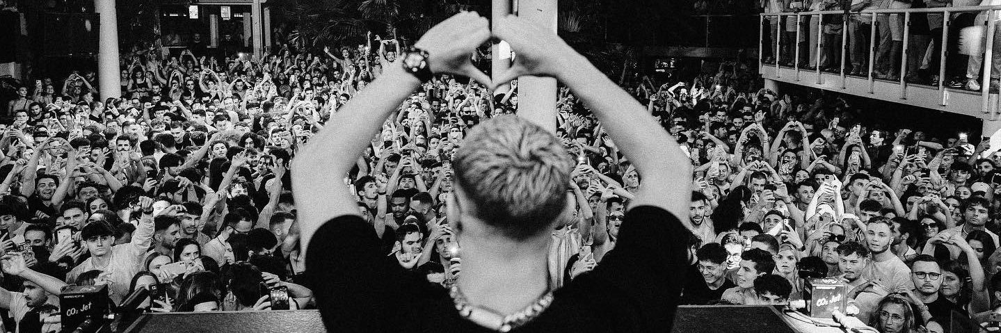 k_flrn's profile banner image