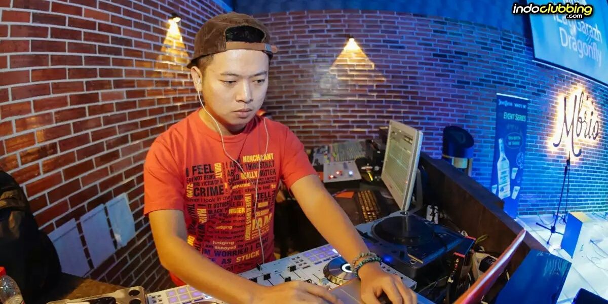 dave_saputra's profile banner image
