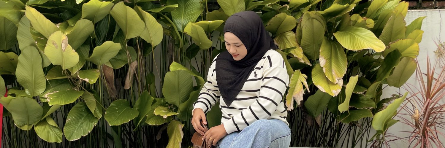 fatinwaniee's profile banner image