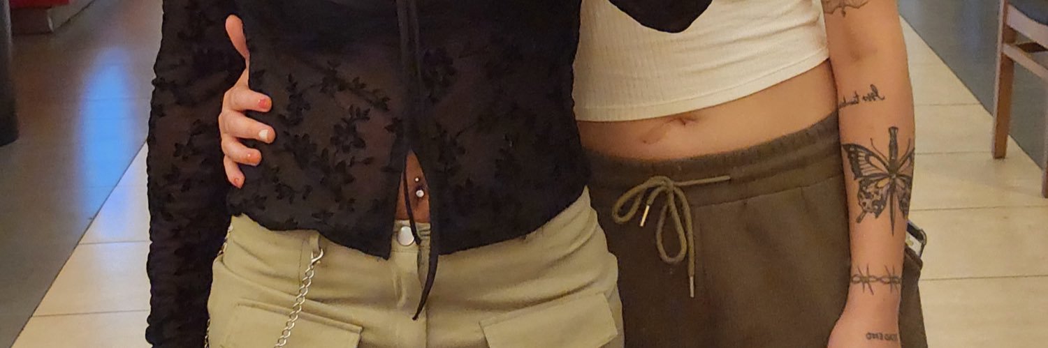 typaroses's profile banner image
