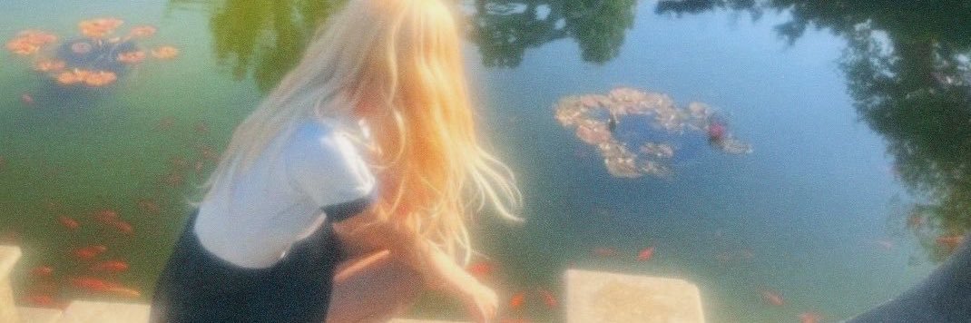Rozeyee's profile banner image