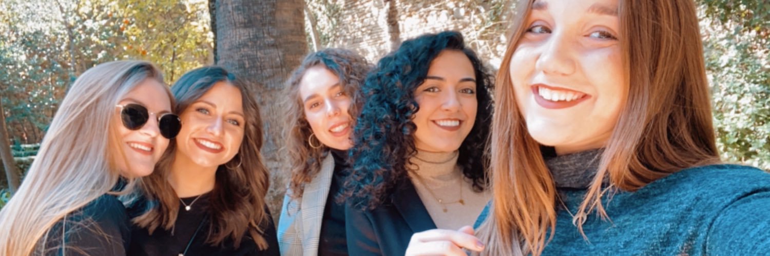 BeaCaparros's profile banner image