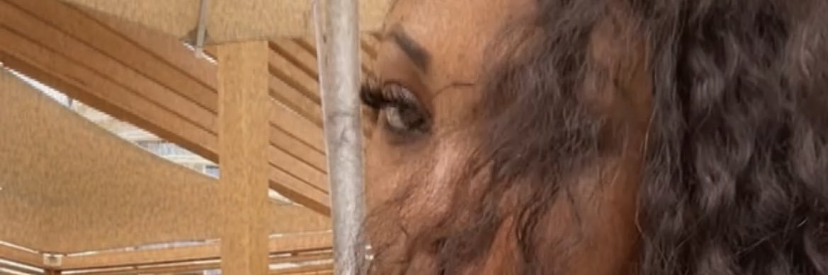 Neinah_e's profile banner image
