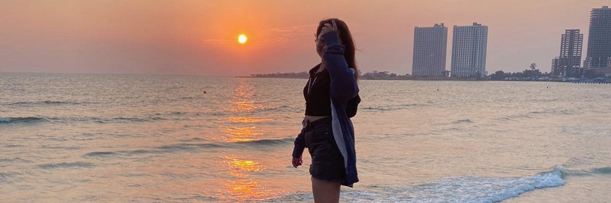papemoonella22's profile banner image