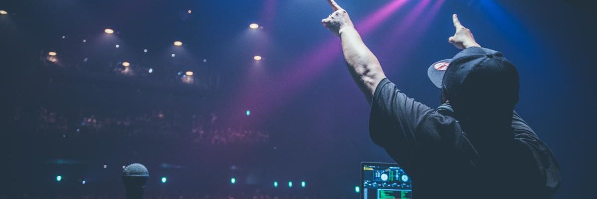 yanatake's profile banner image