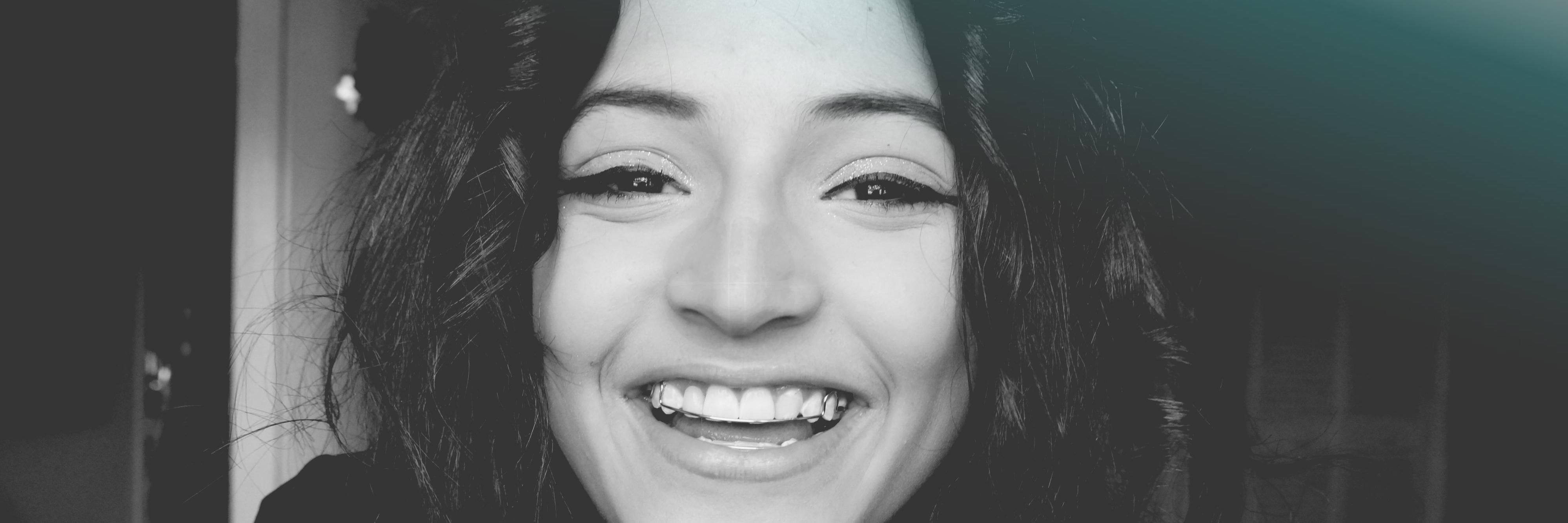 JULIENNE URIBΞ banner