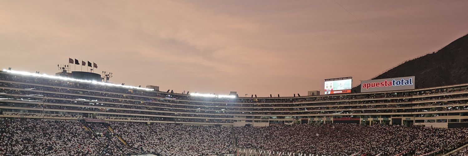 CarlaFloresF's profile banner image