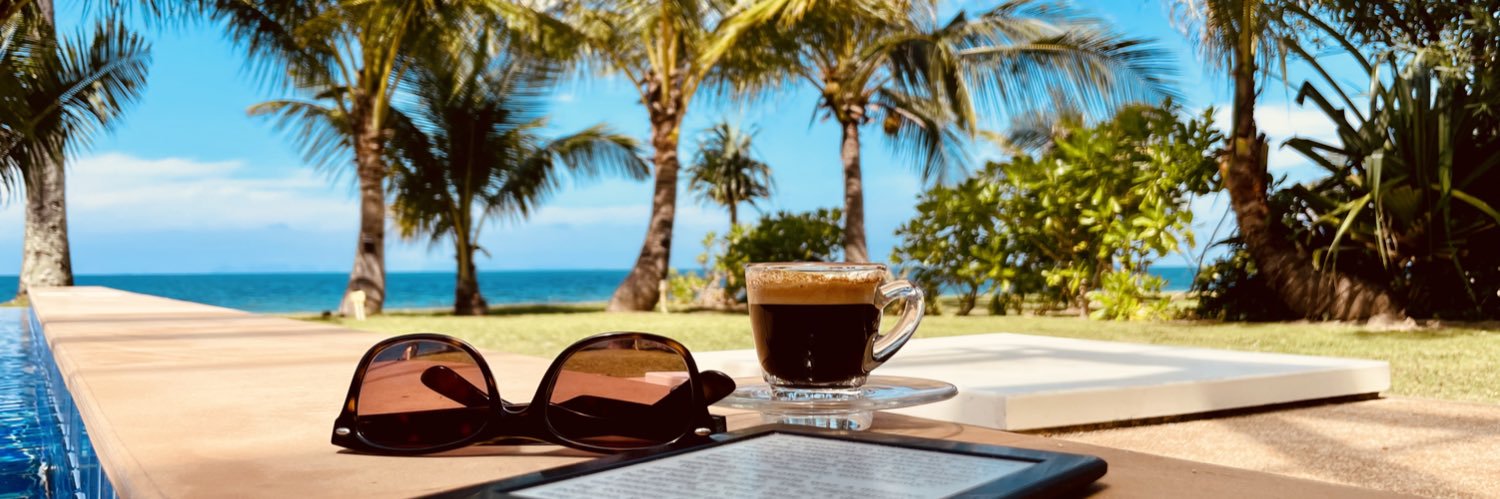 Frosty Bear🍸 banner