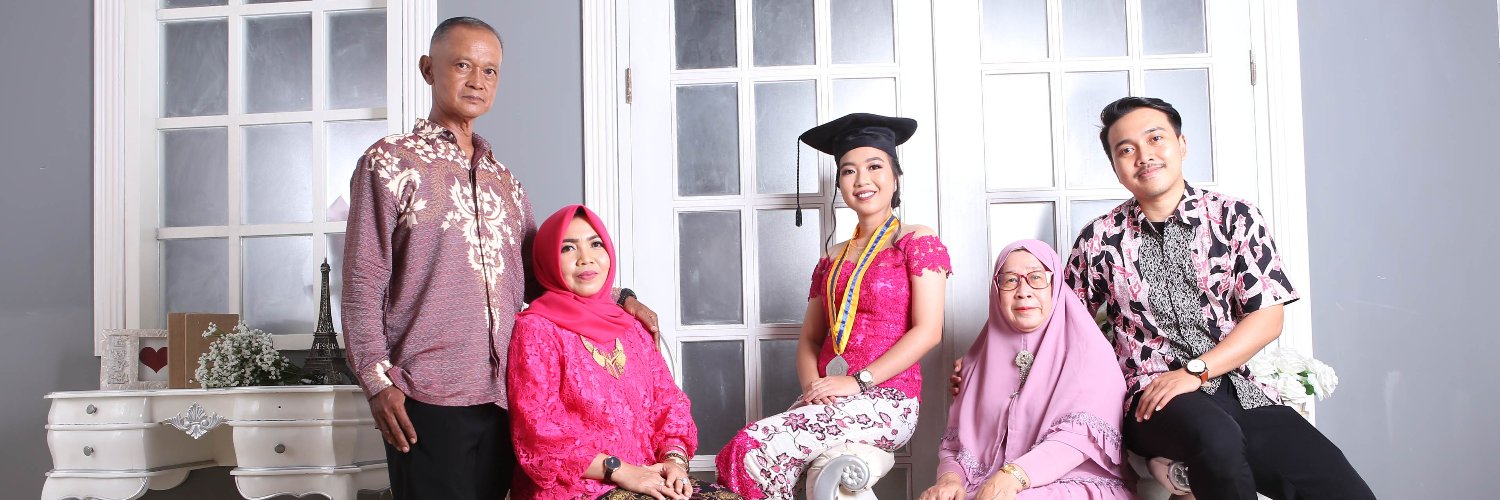 Riris_larashayu's profile banner image