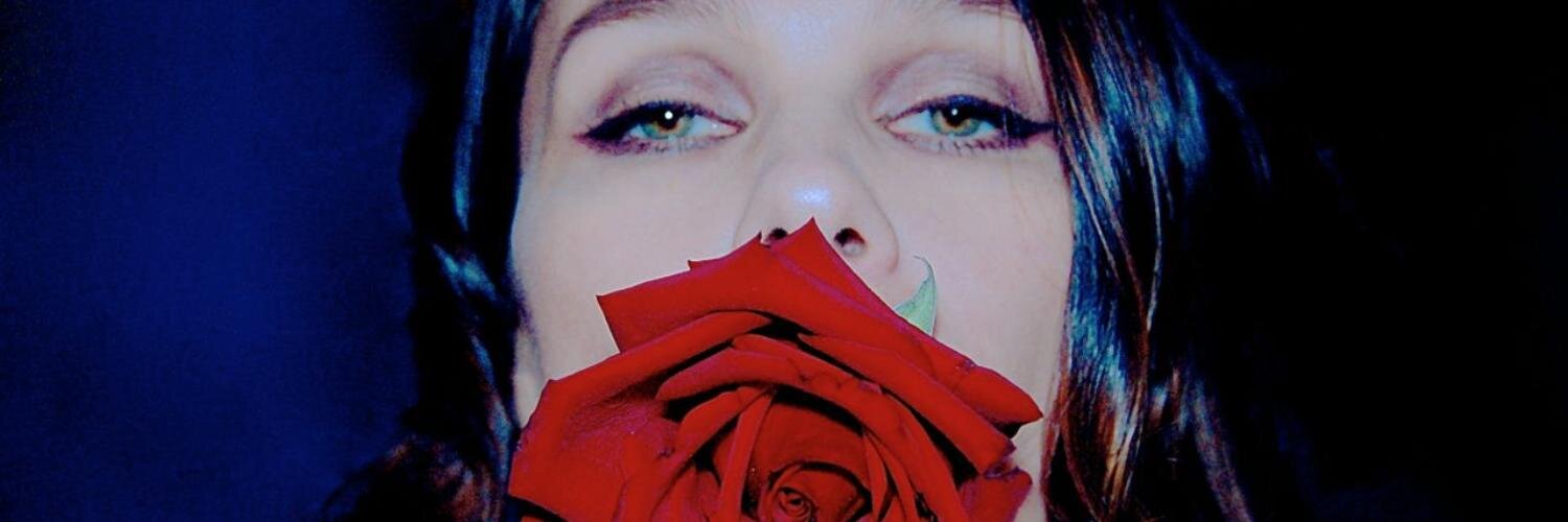 LarissaBond's profile banner image