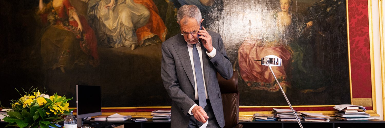 Alexander Van der Bellen's banner