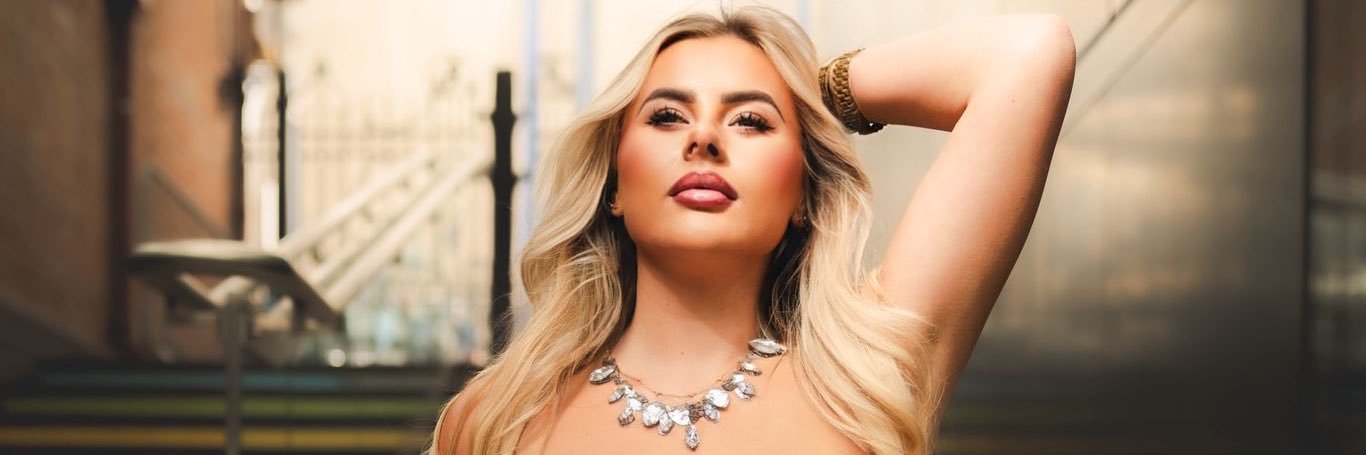 xsabrinanicole's profile banner image