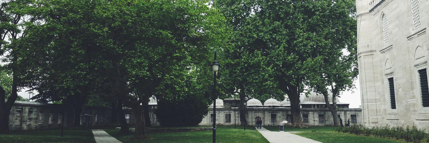 Twitter banner for @tugceayhn