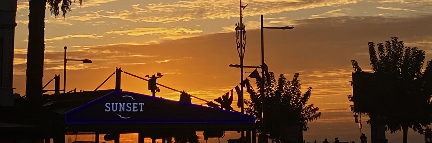nazlimerii's profile banner image