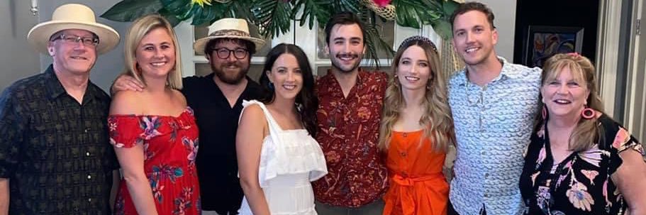 Julie McClure🥥🌴 banner