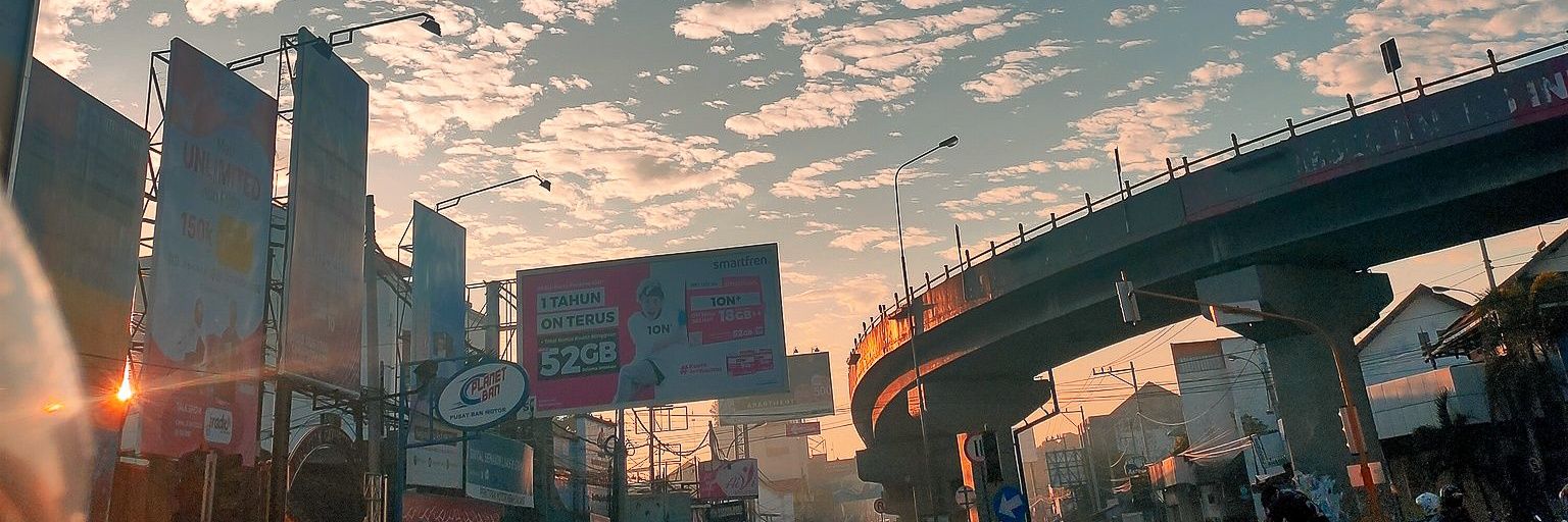 howdeeply's profile banner image