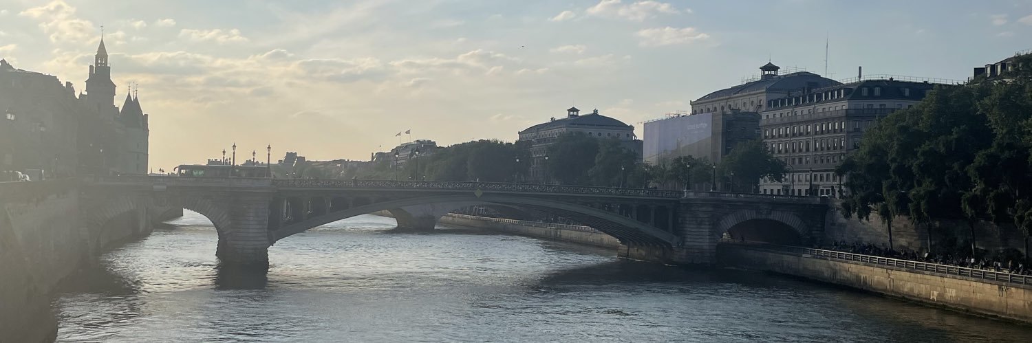 Caroline 💫 banner