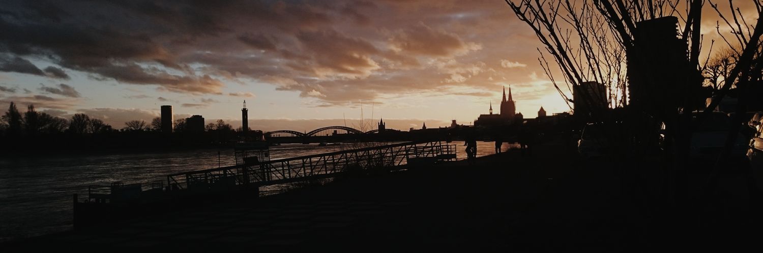 Yannis banner