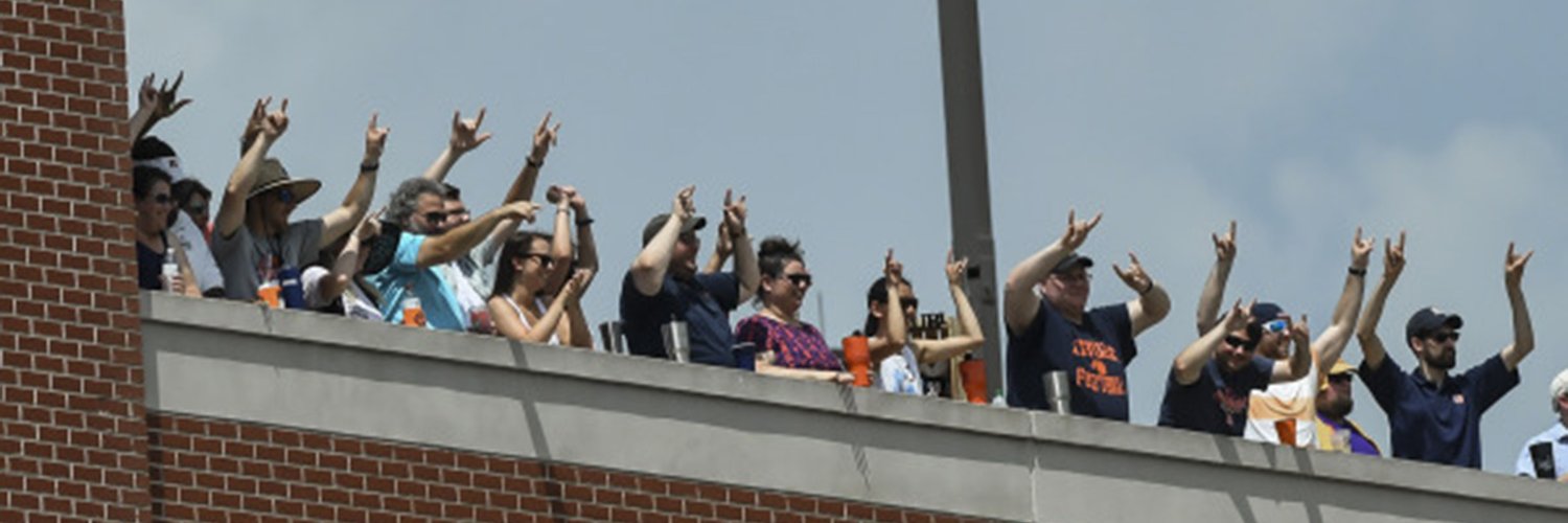 Plainsman Parking Lot banner