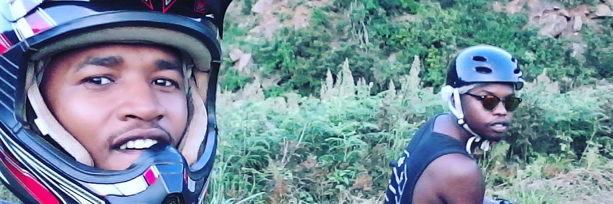 TZoeloe's profile banner image