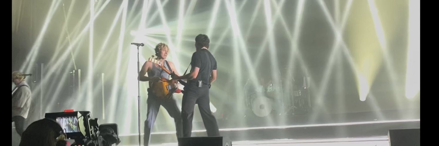 Elisa / 5SOS IS BACK 🍀🎉 banner