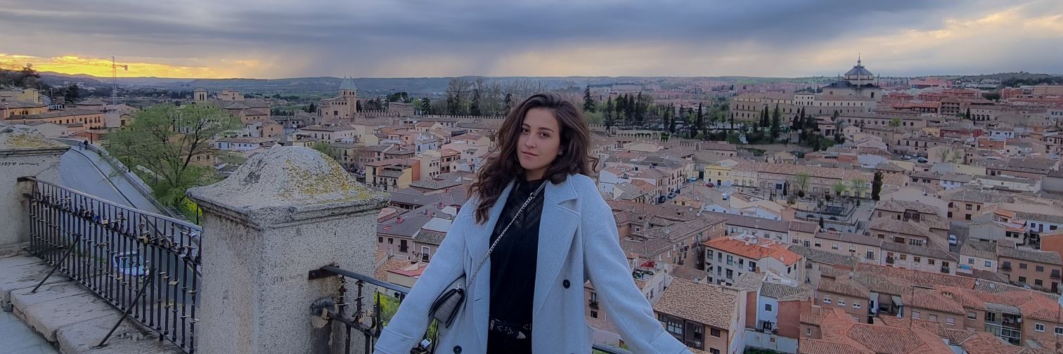 Roxananegruser's profile banner image