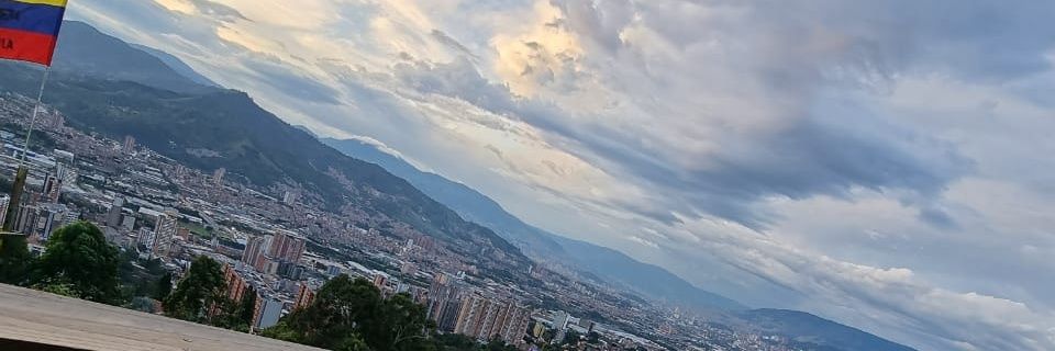 laurav_c16's profile banner image
