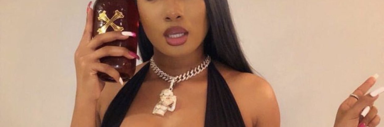 ArianaaHarris's profile banner image