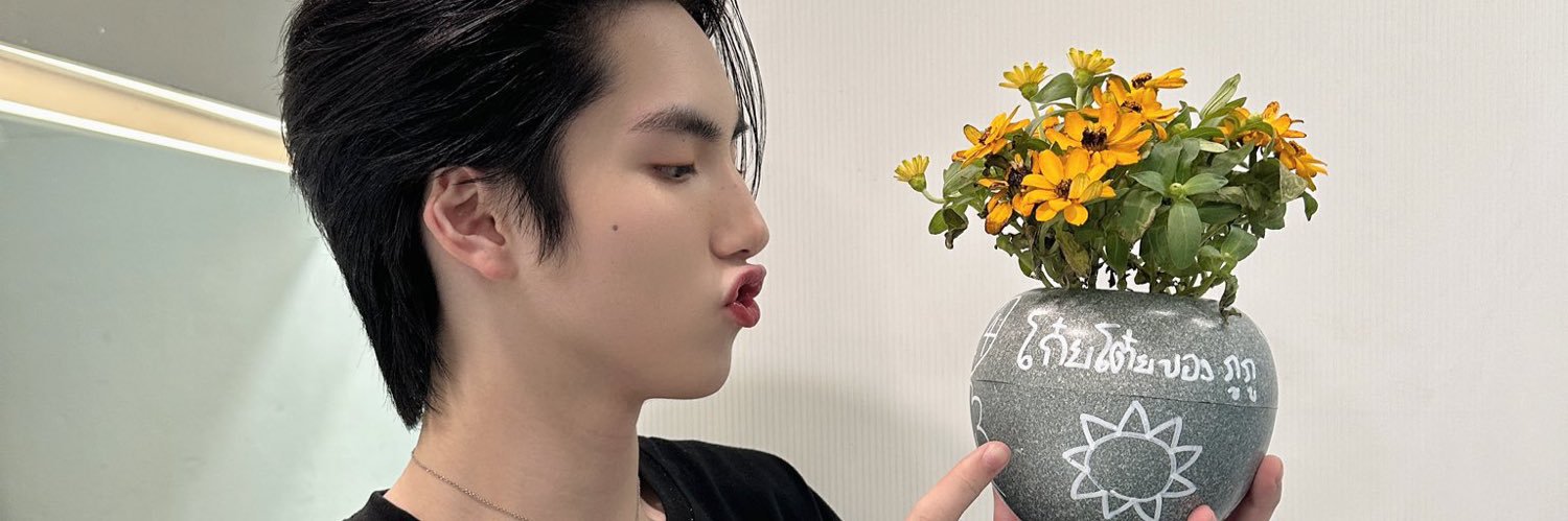 chchebibi's profile banner image