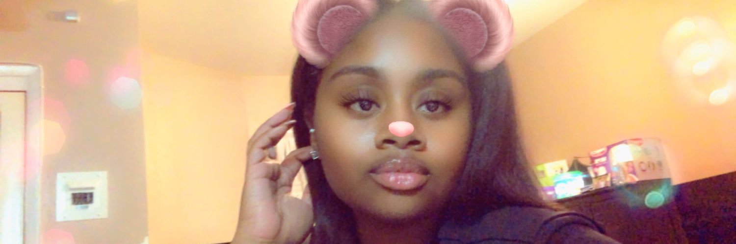 Tweetsbynia_'s profile banner image