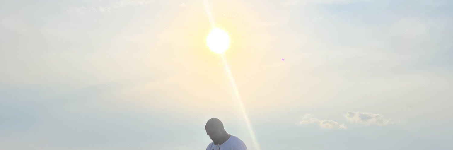 _aaronvaz's profile banner image
