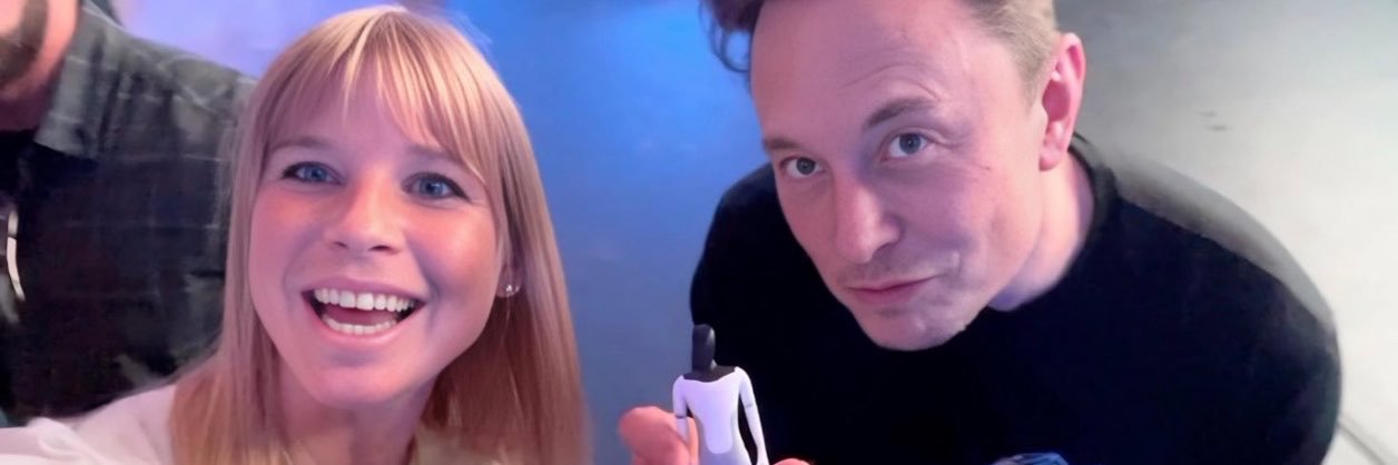 Elliebacknspace's profile banner image