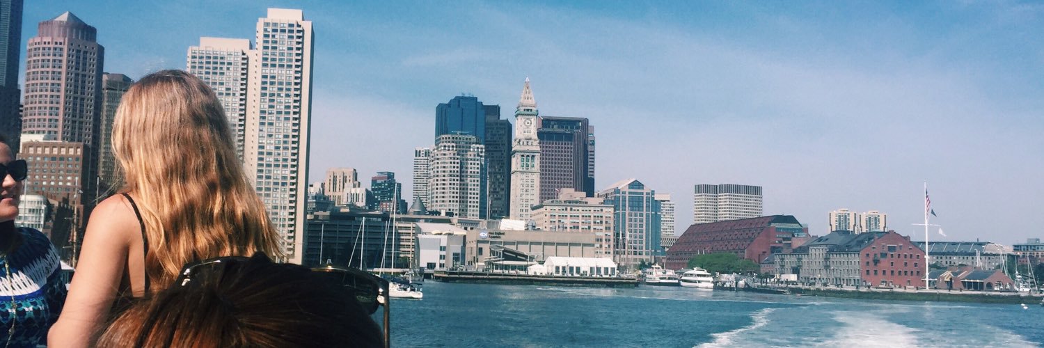 lyndseethompson's profile banner image