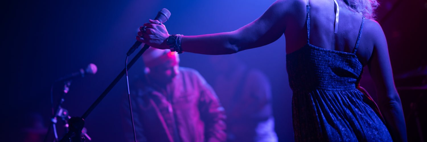 Elise Testone banner